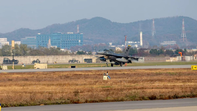 只是航空迷？两中国高中生走遍美军基地拍摄被捕