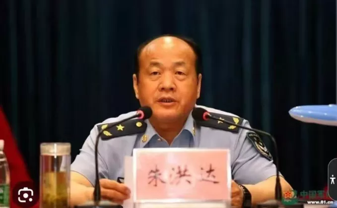 他认罪睡过所有“像点样的”女下属 一句话点众怒