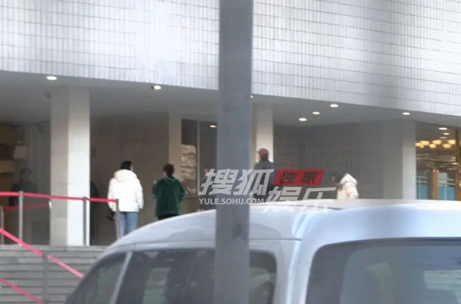 沈腾马丽现身央视大楼 疑似参加2026春晚节目审核