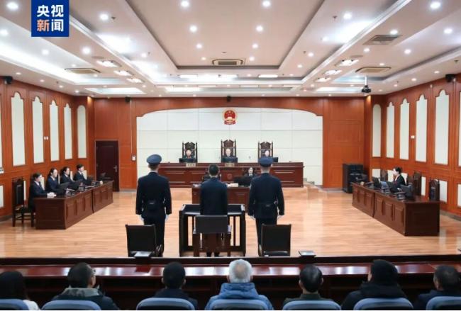 中国建设银行原副行长被判刑18年