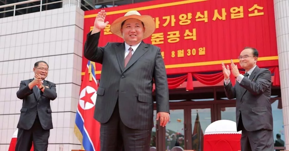 金正恩视察温泉 直闯“女汤”和熟女闲聊画面公开