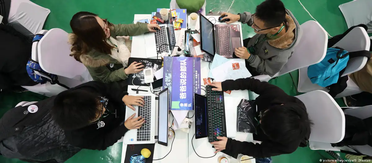 近十年来，中国“社畜”加班首次出现下降