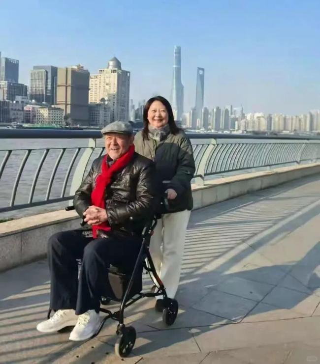 帅了一辈子的银幕男神，自律一生，深情一世