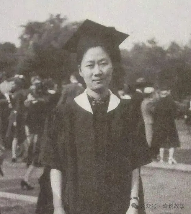 她是民国大才女，丈夫自杀后成了精神分裂者