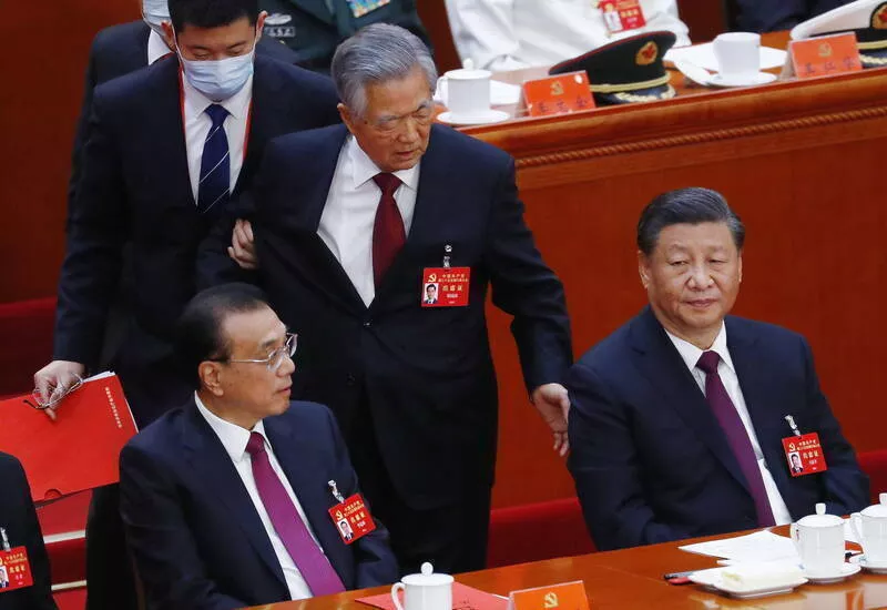 官媒：春节前夕 习近平等中央领导看望胡锦涛等人