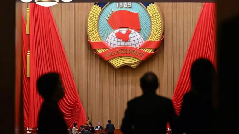 爆习的清洗行动扩大至“半裸官”