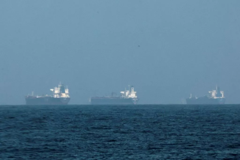 伊朗只让中国船通过霍尔木兹海峡 为拖北京下水？