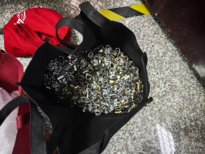 男子自制中奖拉环，持续半年每天兑换十余箱啤酒