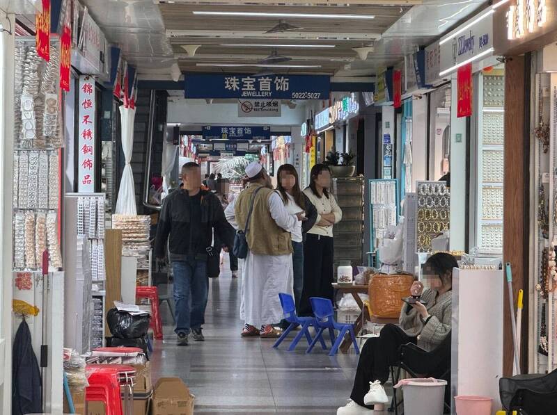 客户失联、货在海上漂！中国义乌被伊朗害的好惨