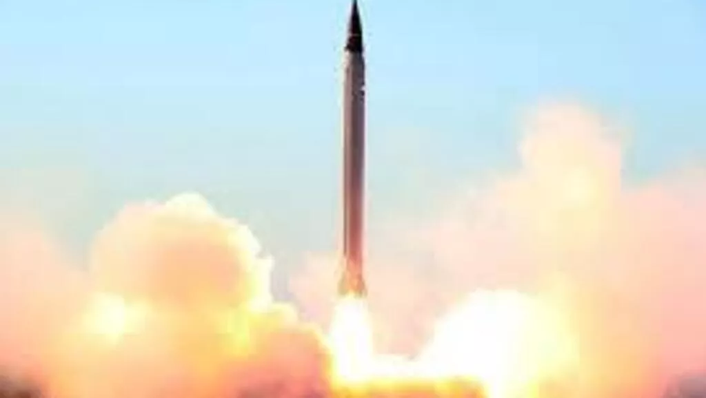 伊朗向4000公里外英美基地射导弹 释放什么信号