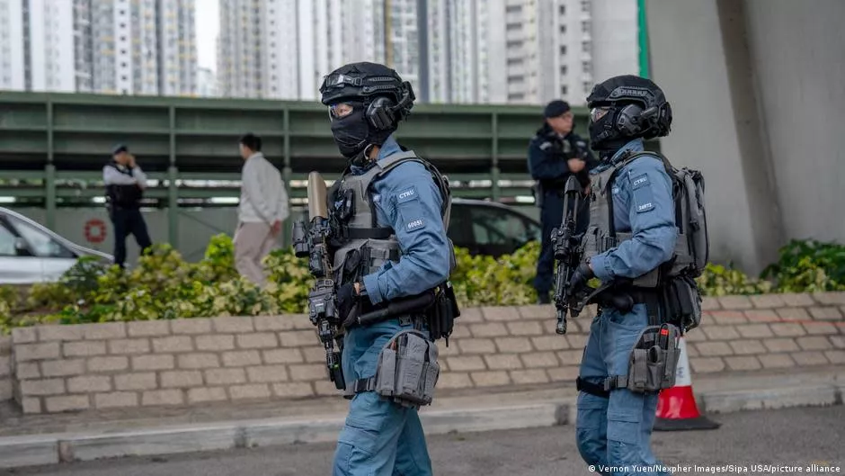 国安法港警再发威：拒交手机电脑密码可判刑一年