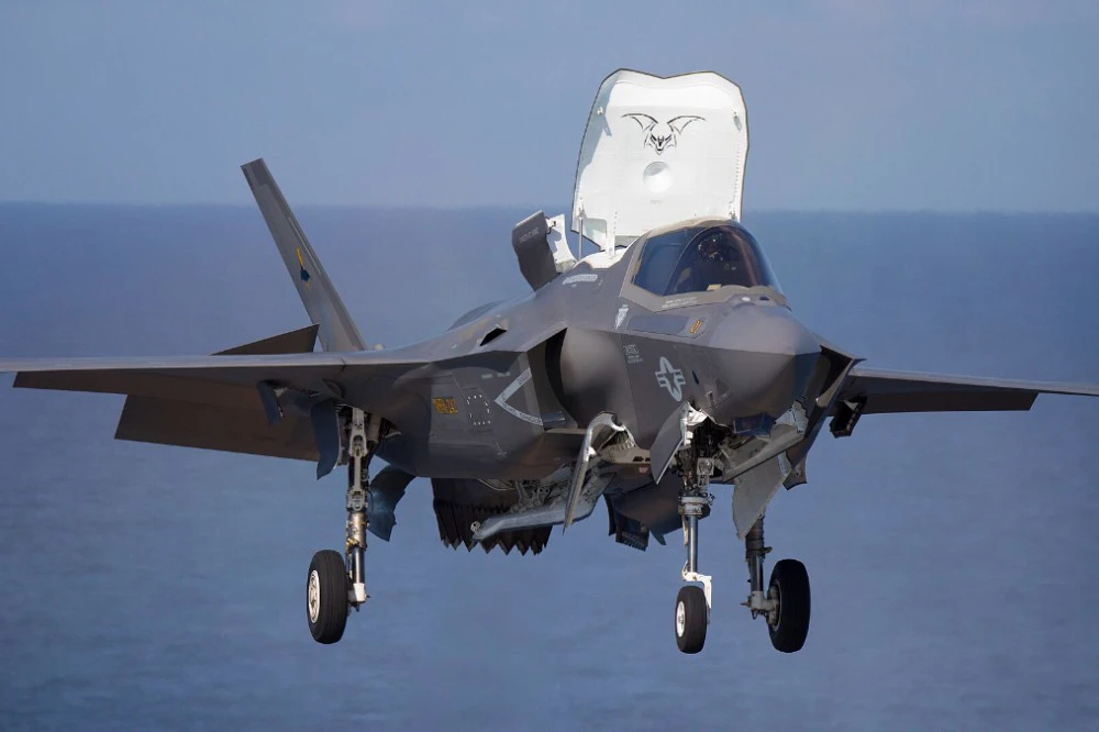 F-35遭击 靠四大尖端科技“安全返航”