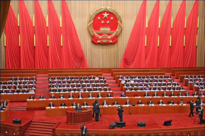 当两会成了“春晚” 北京走进“赤裸”时代