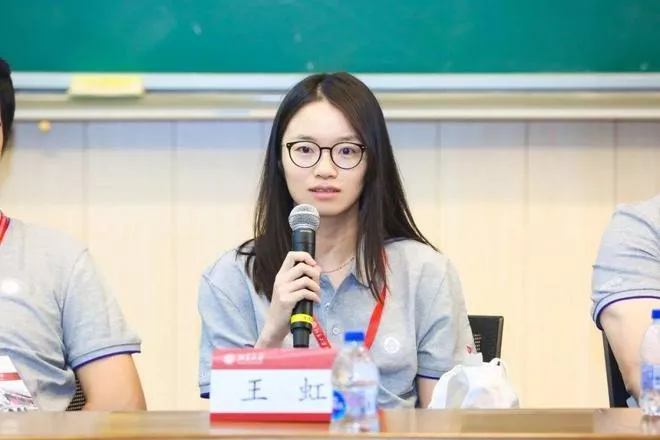 35岁中国数学家王虹 获纽约大学最高荣誉"银教授"