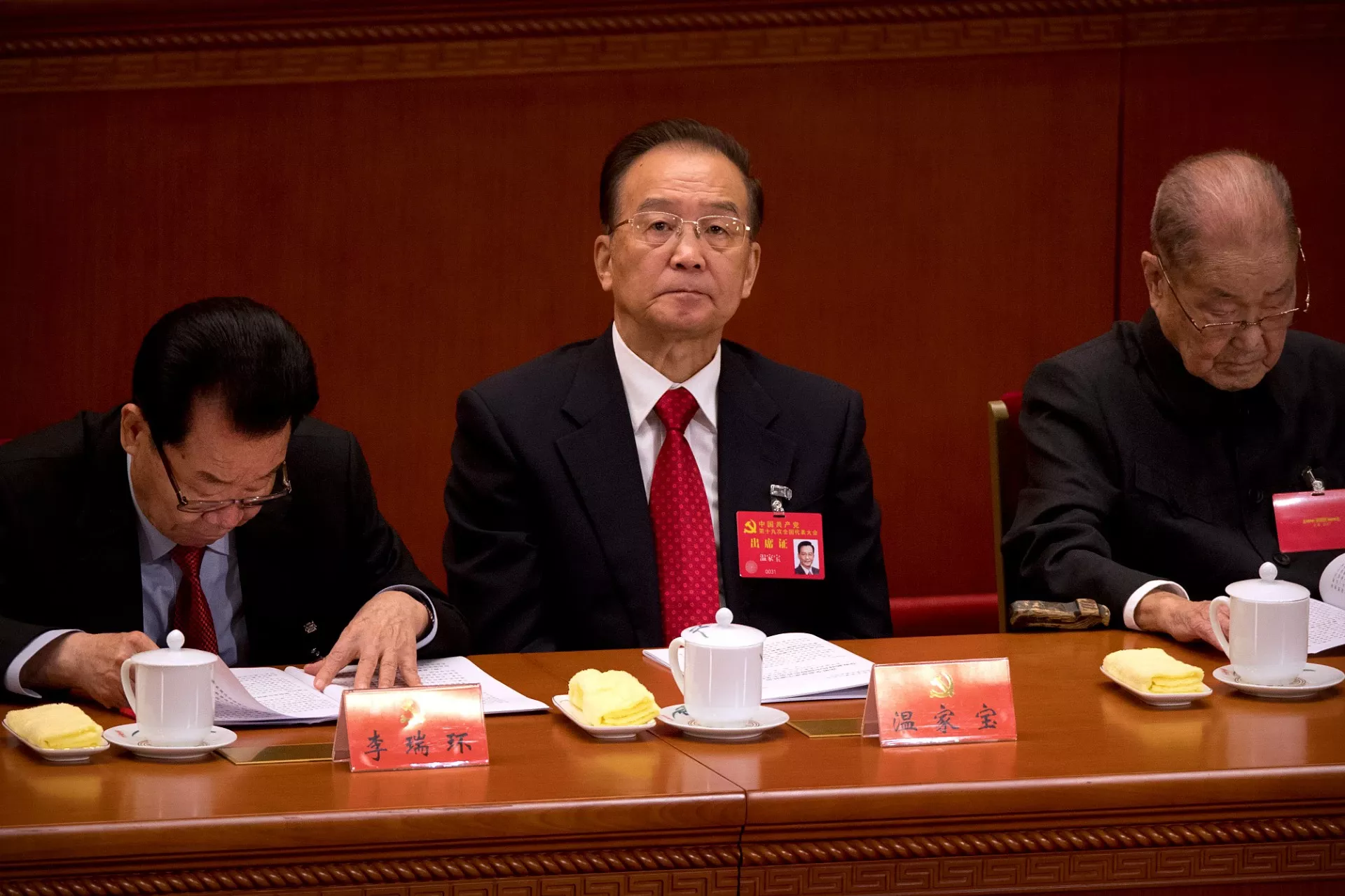 温家宝罕见现身背后：习近平在向党内“放信号”?