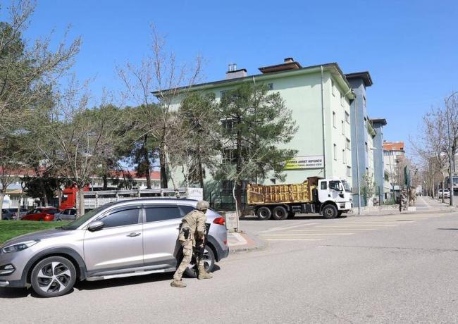 中学校园爆枪响共16伤 攻击者自戕身亡