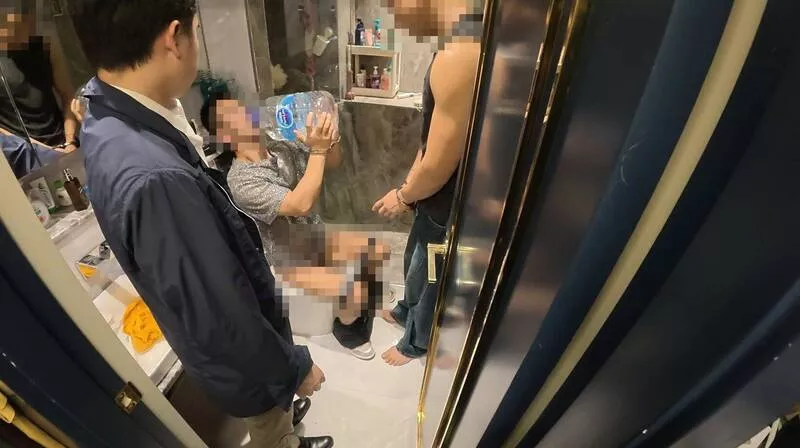 中国"网黄"闹翻公寓！裸奔淫叫逼邻搬家 藏毒被逮