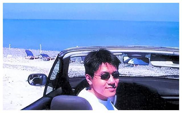 他是李肇星之子，娶了著名歌手阎维文的女儿