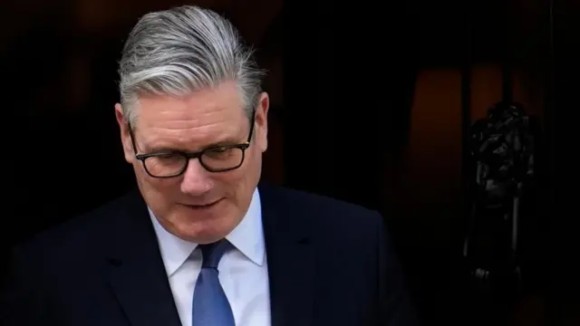 英国首相基尔·斯塔默的领导地位正面临严重威胁?