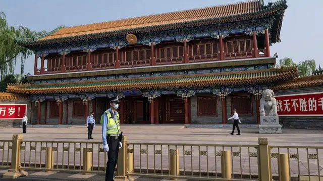 习近平带特朗普参观中南海 强调这是“极罕见的”