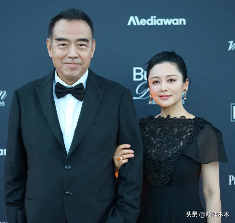 73岁陈凯歌亮相戛纳驼背脱发 陈红却越来越美