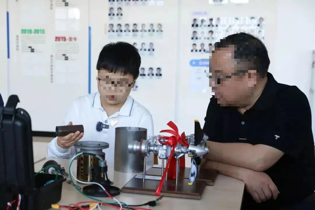 14岁少年"手搓发动机"引爆争议 这次大家学聪明了