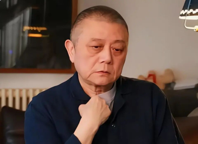 8岁王朔满头白发神似李亚鹏 没钱靠朋友接济