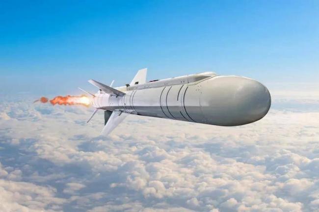 1000公里之外一声巨响！乌军痛击俄“太空心脏”