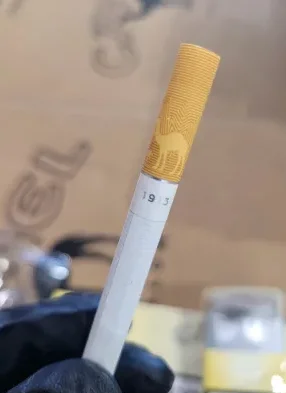 很多华人都买 这些全是假的 美海关拦了2000多箱