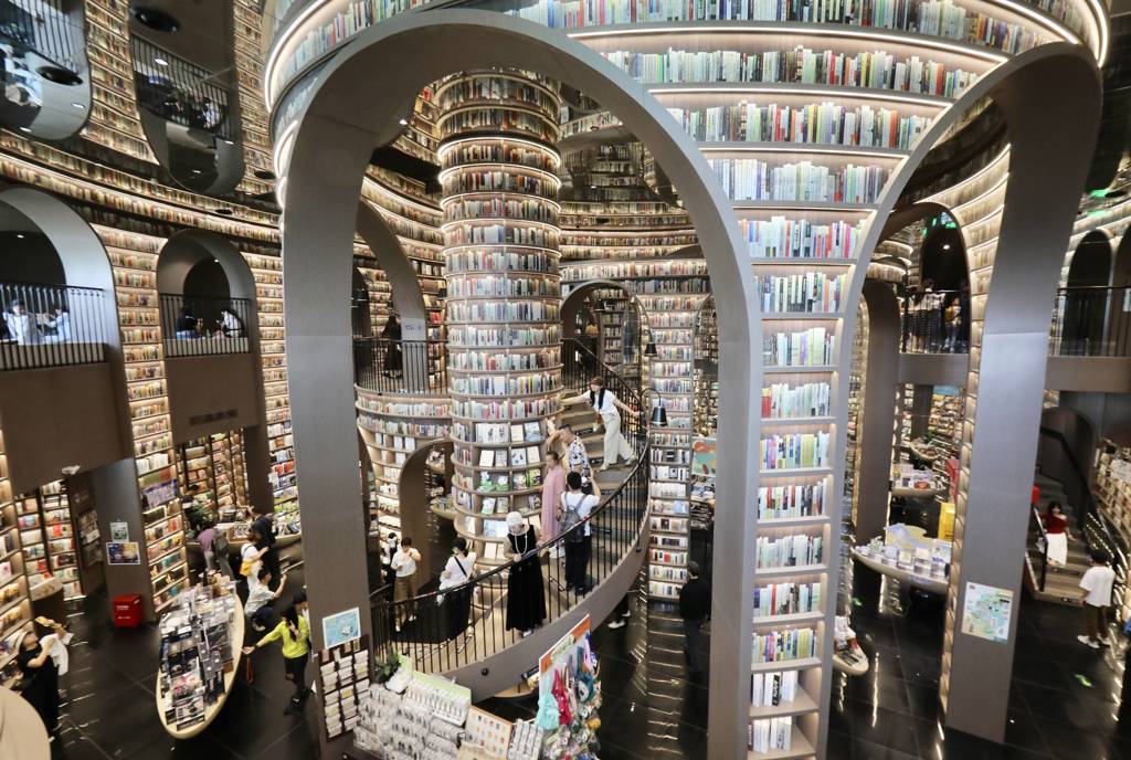 走进四川最美书店太震撼 魔幻设计风狂吸游客打卡